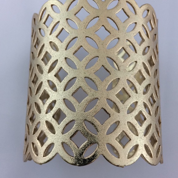 Wide 2 1/2” lacy gold tone cuff bracelet - Picture 4 of 4